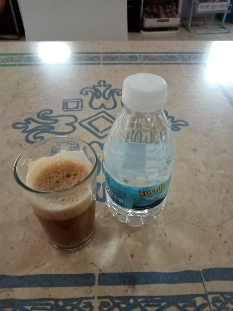 Cafe Tropicalia Bar — cafe con leche