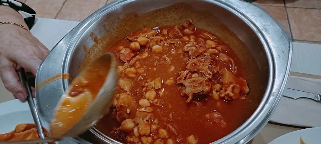 Nelos — Comida y bebida