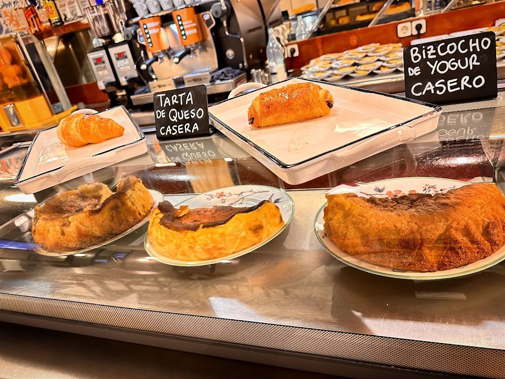 El Yantar Iberico — Comida y bebida