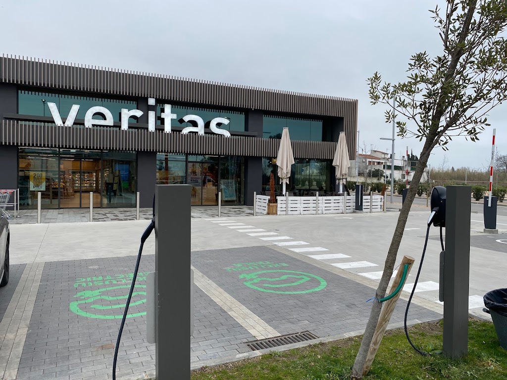 Tesla Destination Charger — Exterior