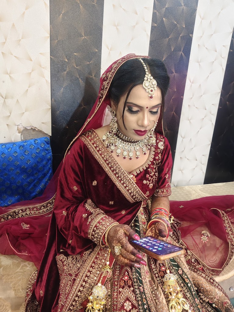 Mansi Beauty Parlour