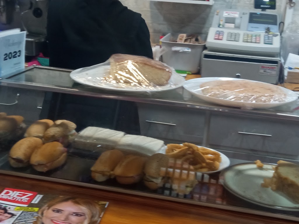 Cafe Moka — Comida y bebida