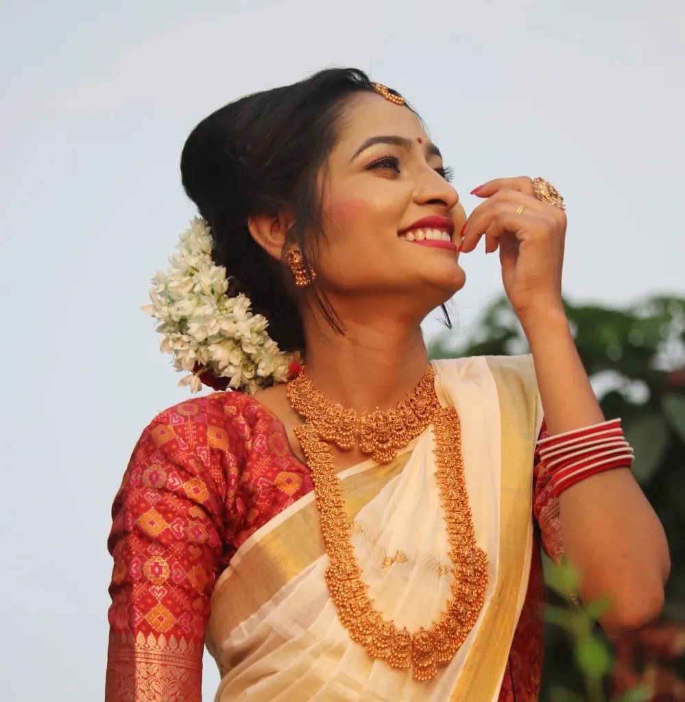 Vs Glamorous Look Professional Ladies Beauty Parlour