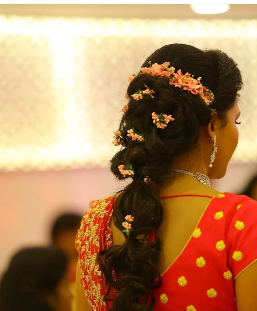 Look Me Saloon Cosmotics