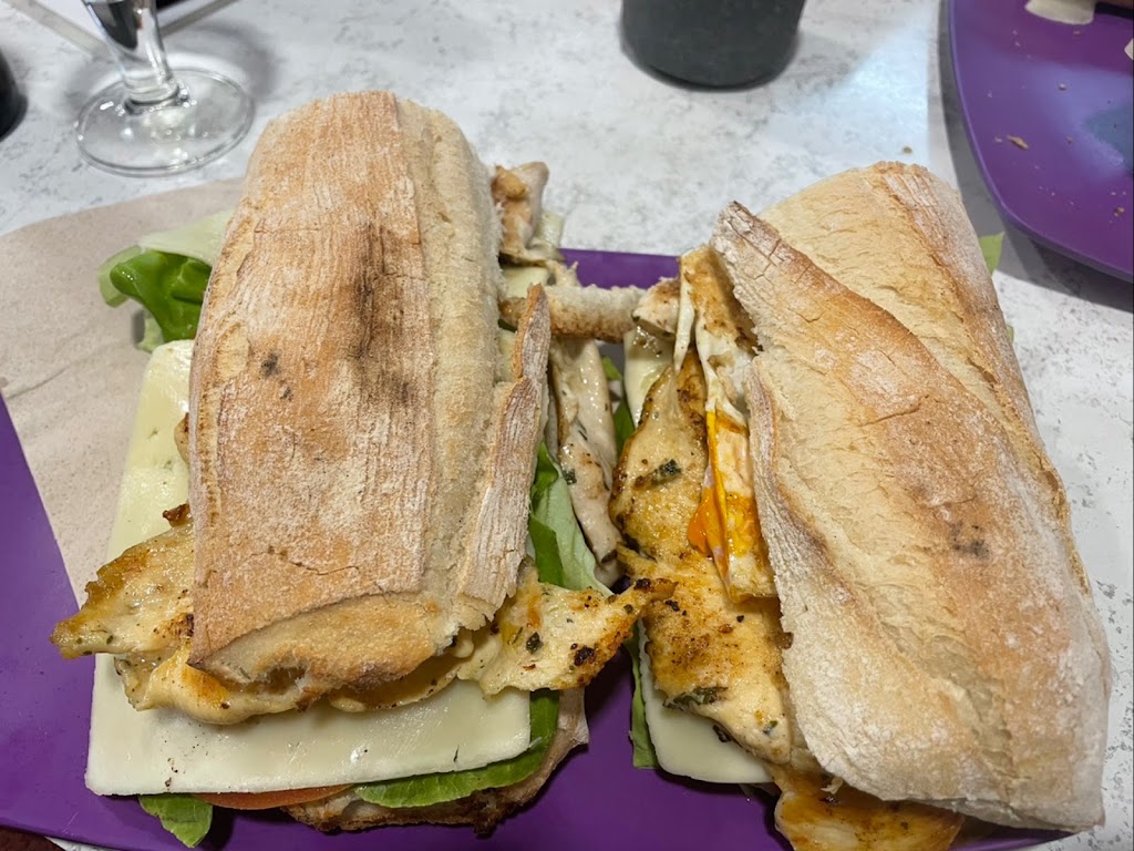 Cafeteria Pizza Eiki — Comida y bebida