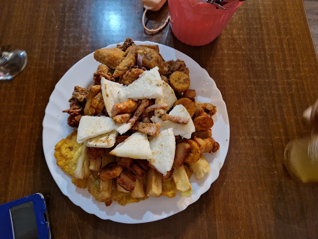 Mundo Tropical — Comida y bebida
