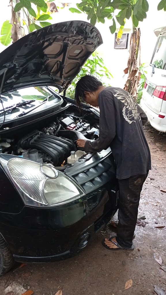 Bengkel mobil "Cahaya Motor"