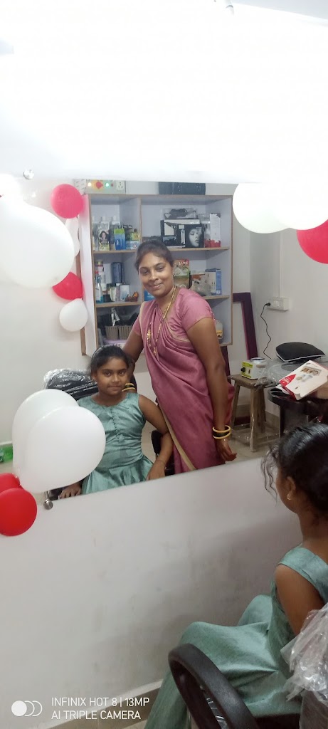 Aarti Beauty Parlour