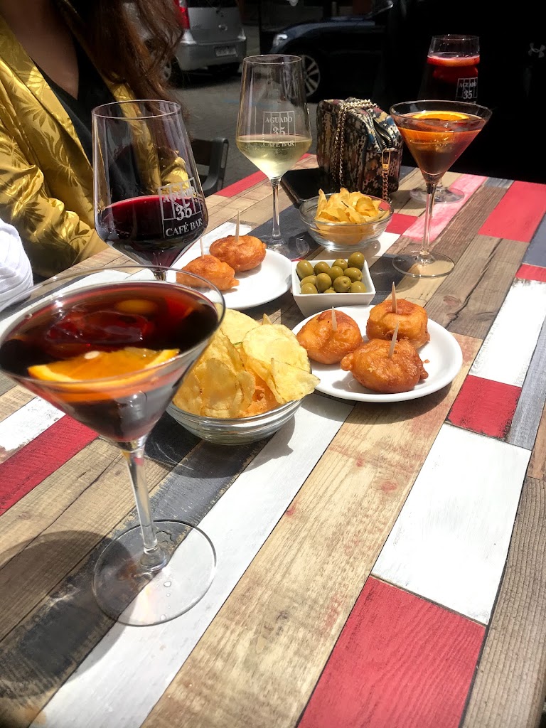Cafe Aguado 35 — Comida y bebida