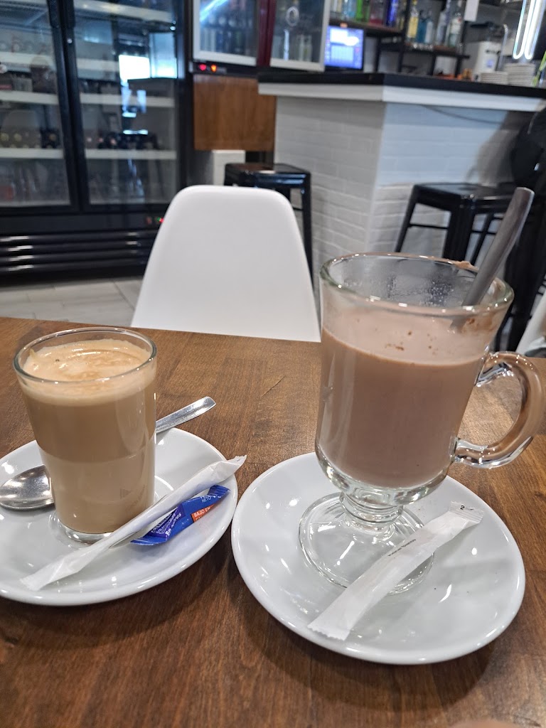 Vadaca Cafe & Copas — Comida y bebida