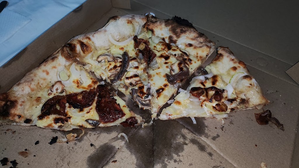 Pizzeria No Ni Na — Comida y bebida