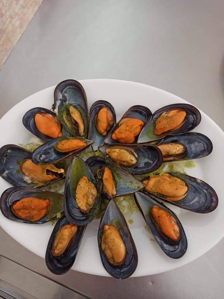 Bar Luisa — Comida y bebida