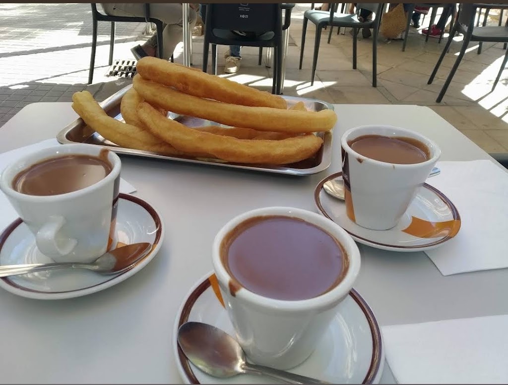 Chocolateria Pasteleria Lucia (Todas las mananas) — Comida y bebida