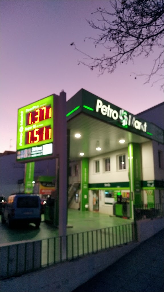 Petromarkt — Exterior