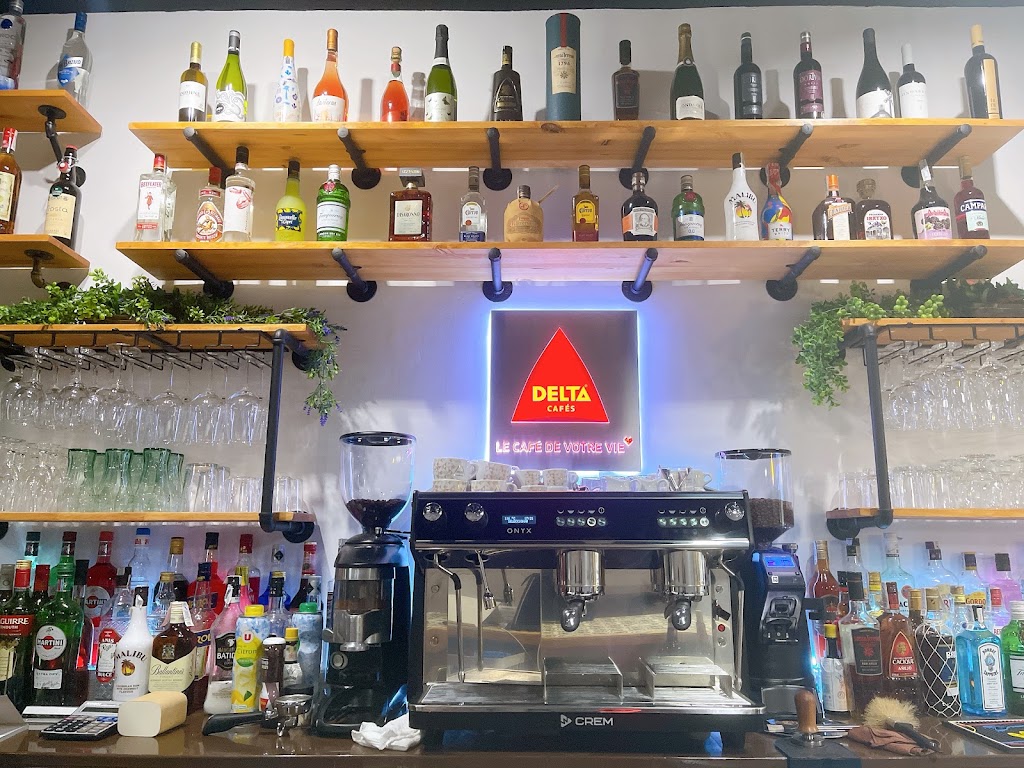 Cafe Restaurante Moreathos Cuisine — Ambiente