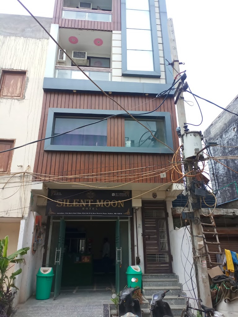Silent Moon Hotel