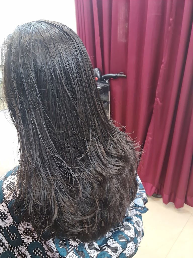 Razor S Edge Unisex Beauty Salon