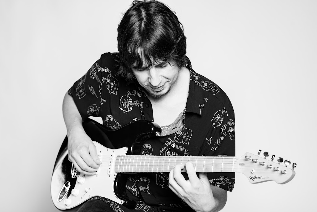 Emilio Ribera Guitar Studio — Del propietario