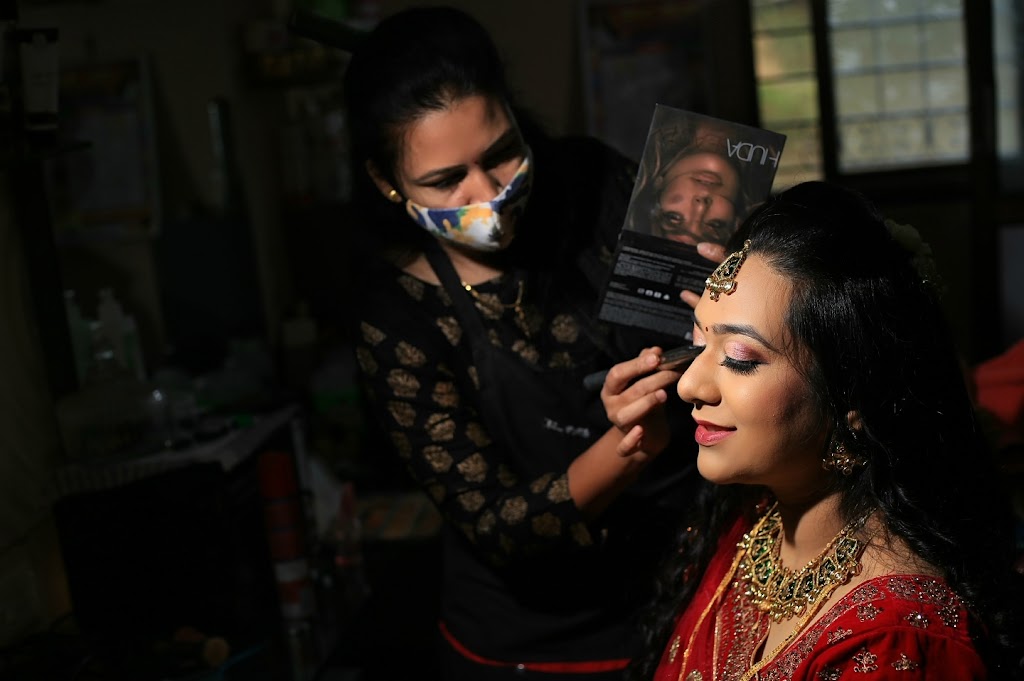 Gloin Professional Ladies Beauty Parlour