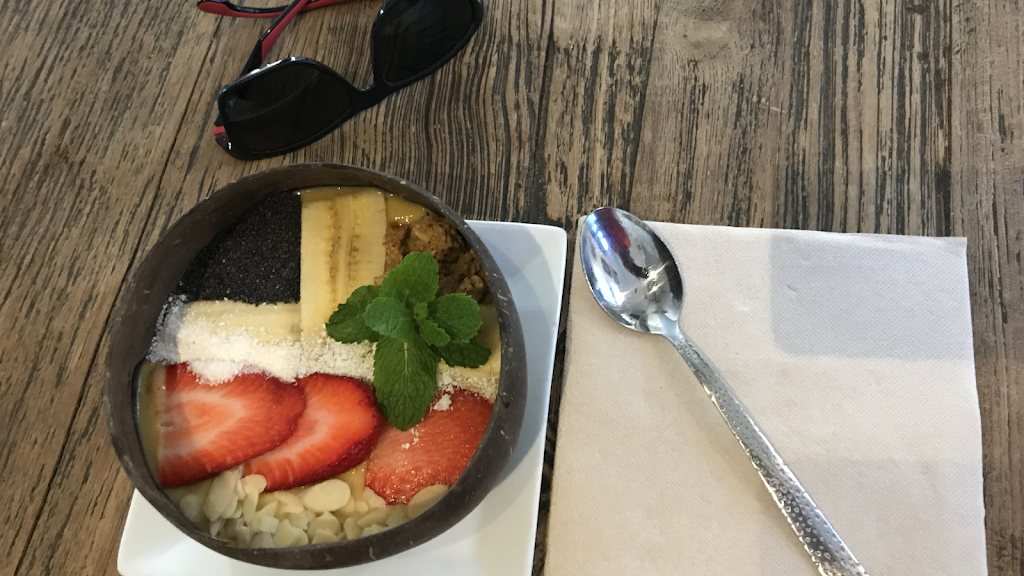 Veinte 04 Surf Cafe — Comida y bebida