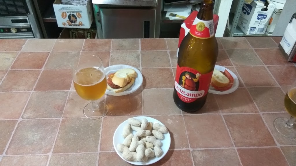 Bar La Penita — Comida y bebida