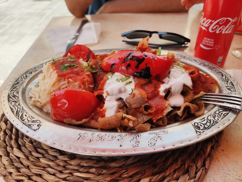 Bella Istanbul Badalona — Comida y bebida