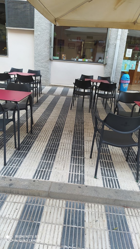 BAR LA VELEZANA — Ambiente
