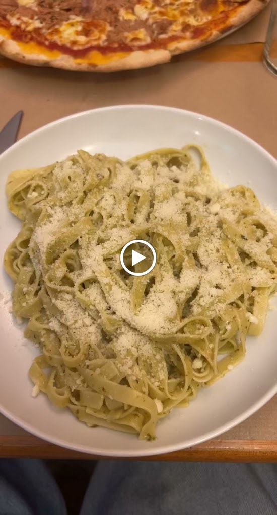 Pomodoro e Basilico Pizzeria — Videos