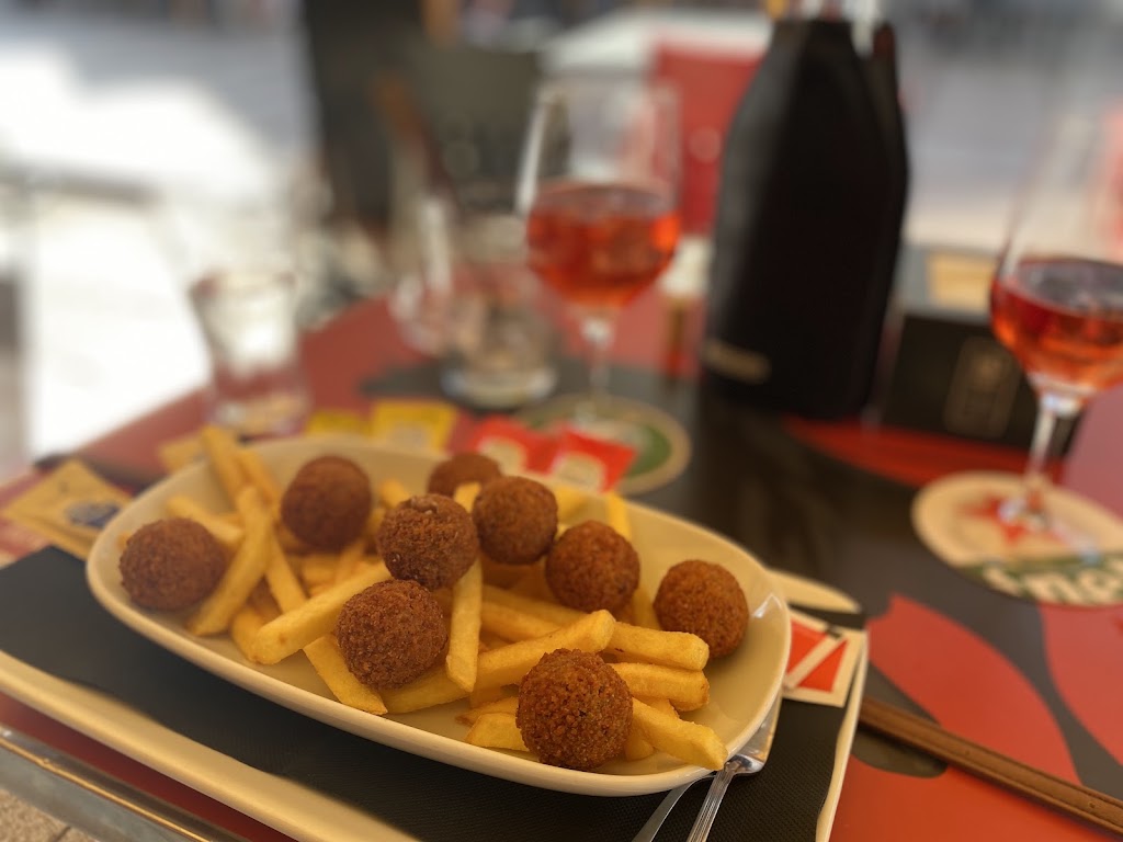 Bar El Toro — Comida y bebida