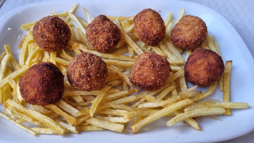 Pulperia coba de ons — Comida y bebida