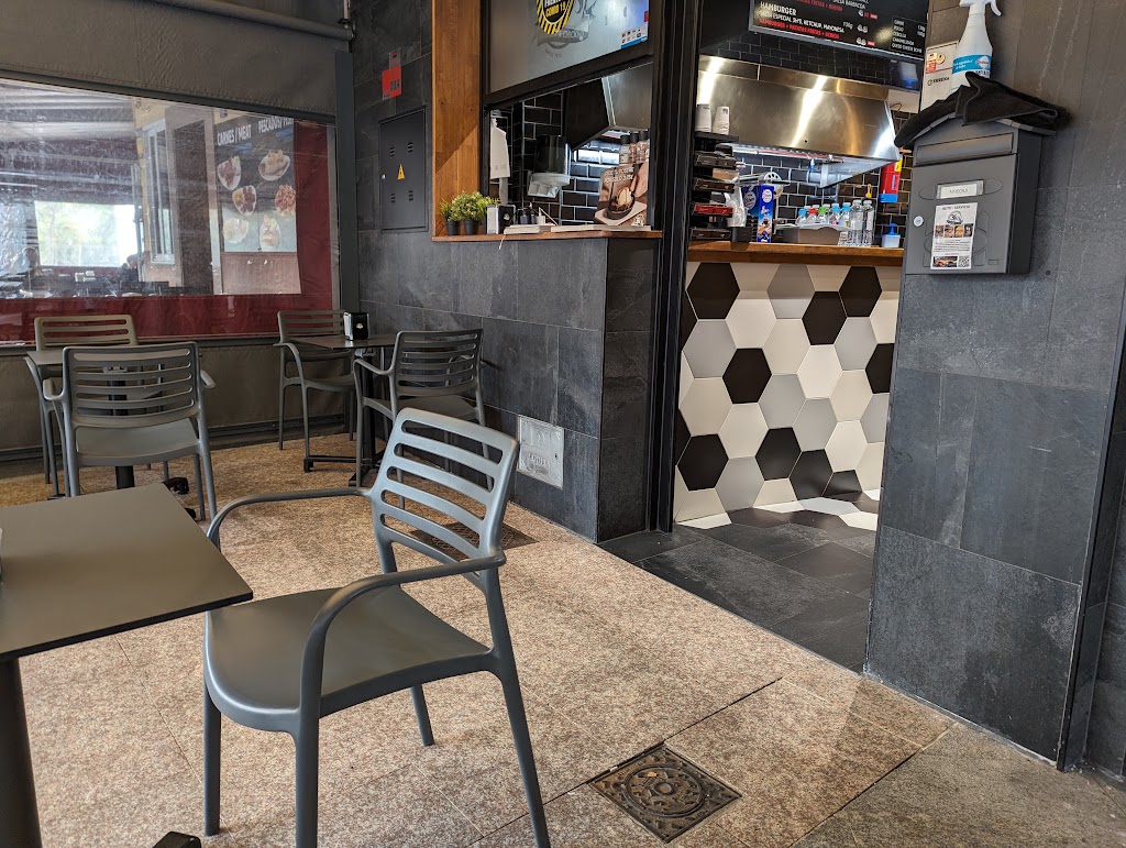 3h's Burger & Chicken — Ambiente