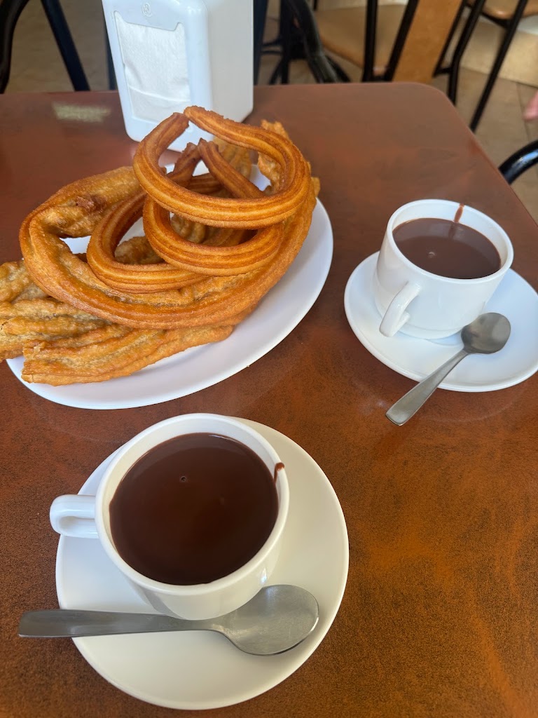 Churreria ALBUERA — Comida y bebida