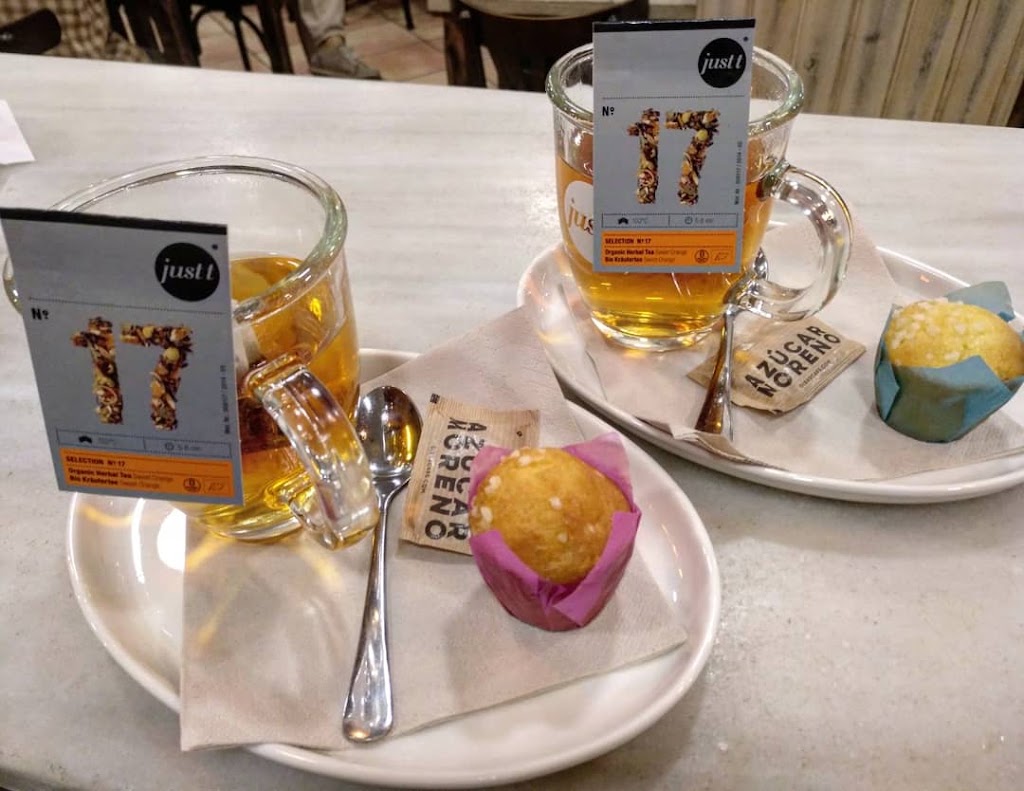 Tropical Cafe — Comida y bebida