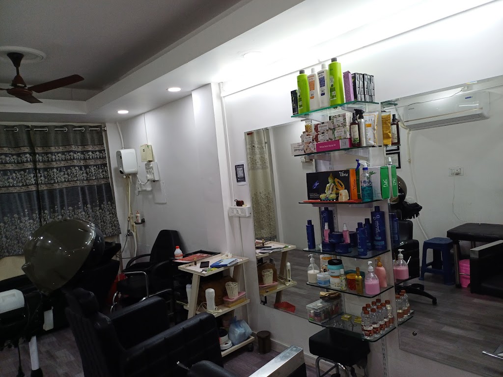 Mahee Beauty Salon