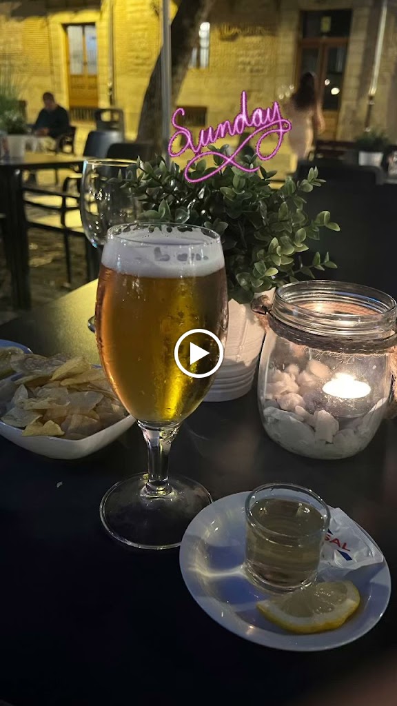 Los Portales pub