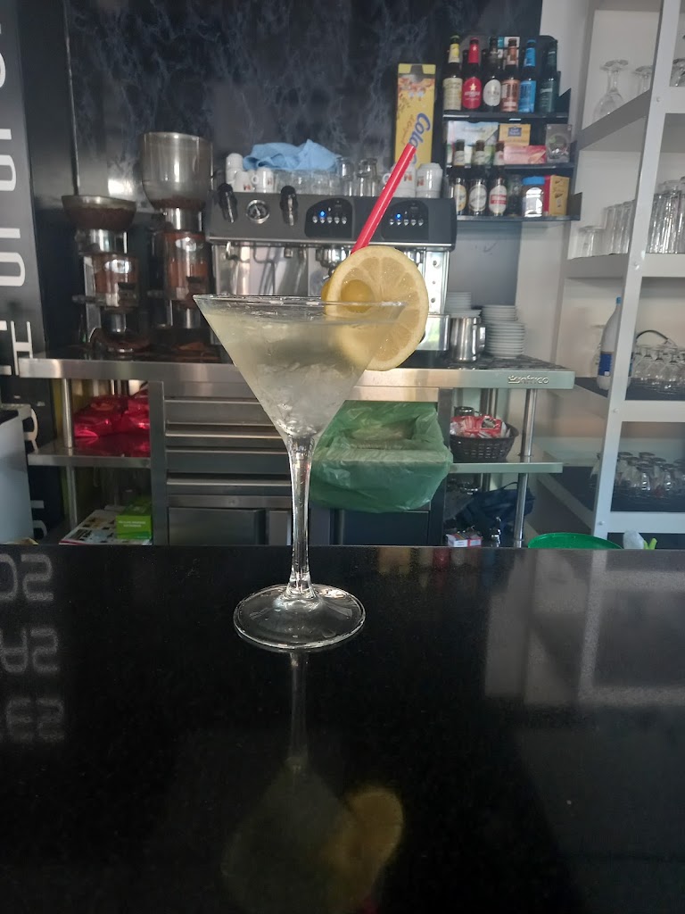 Bocataperia La Plaza — Comida y bebida
