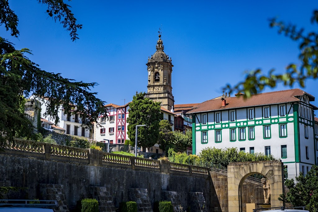 El Oso y el Madrono (Jose Diaz Bueno, 1955)