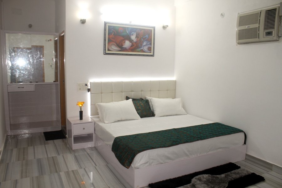 Ds Residency Varanasi Prime Location With Parking