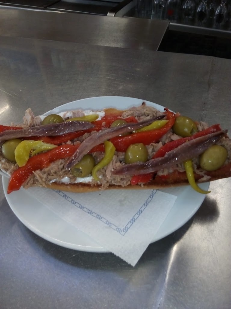 Lounge bar MEMPHIS — Comida y bebida