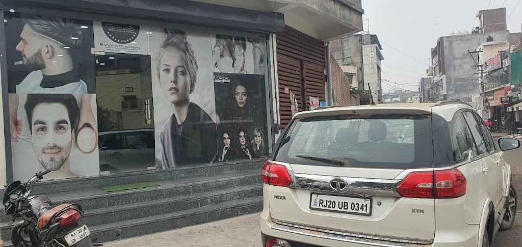 M Style With Scissors Unisex Salon Academy