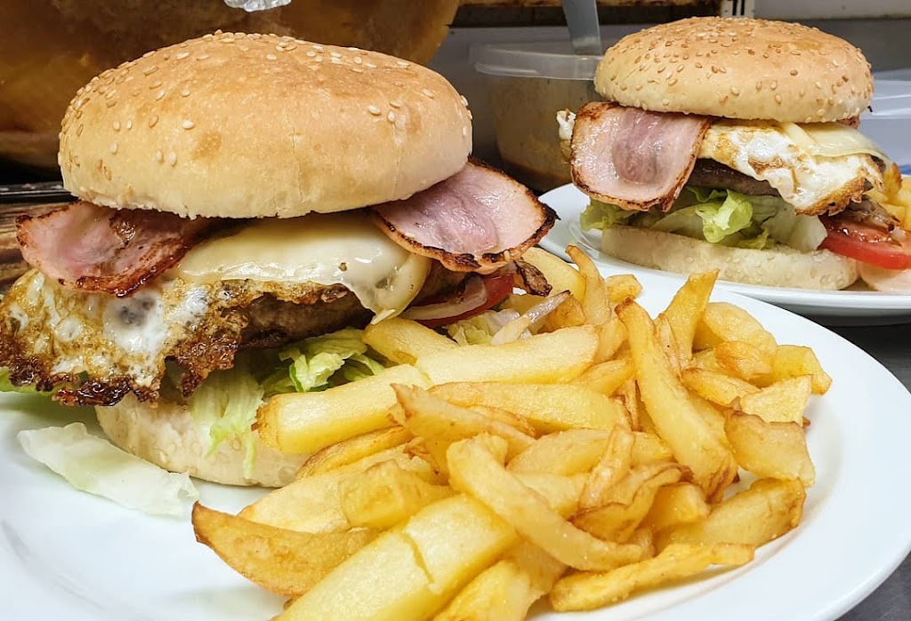 La Cervecera Mirabel — Comida y bebida