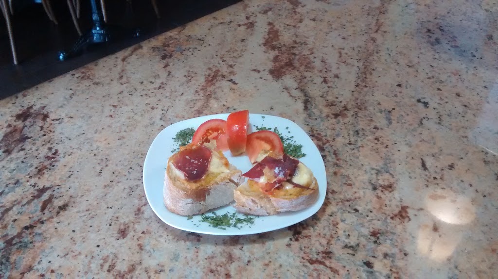 Cafe Bar A Galleguina — Comida y bebida