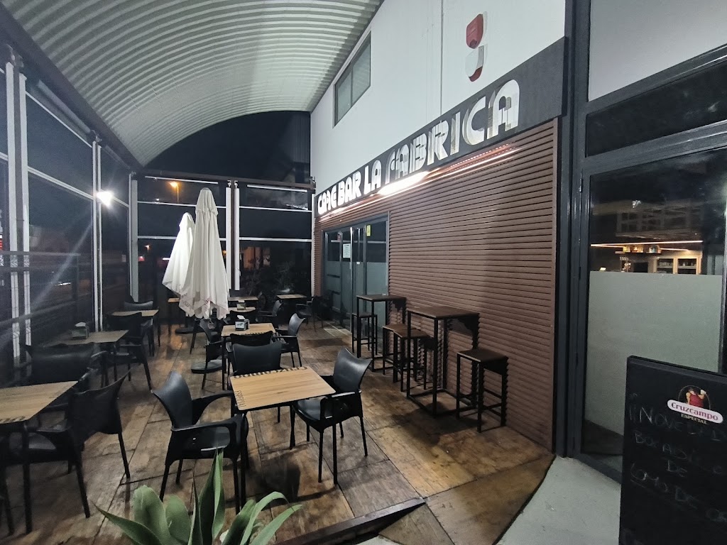 Cafe Bar La Fabrica — Ambiente