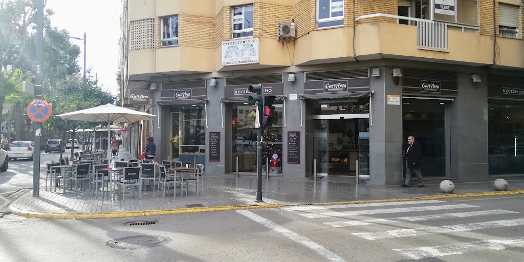 GUSTAREA cafeteria, pasteleria, panaderia, cerveceria y pizzeria en Torrent, Valencia. Parking para clientes.