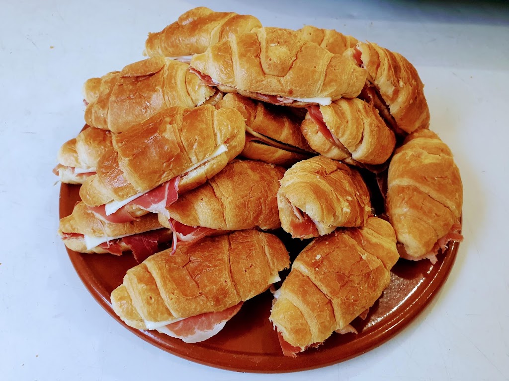 Cafeteria La Peque — Comida y bebida