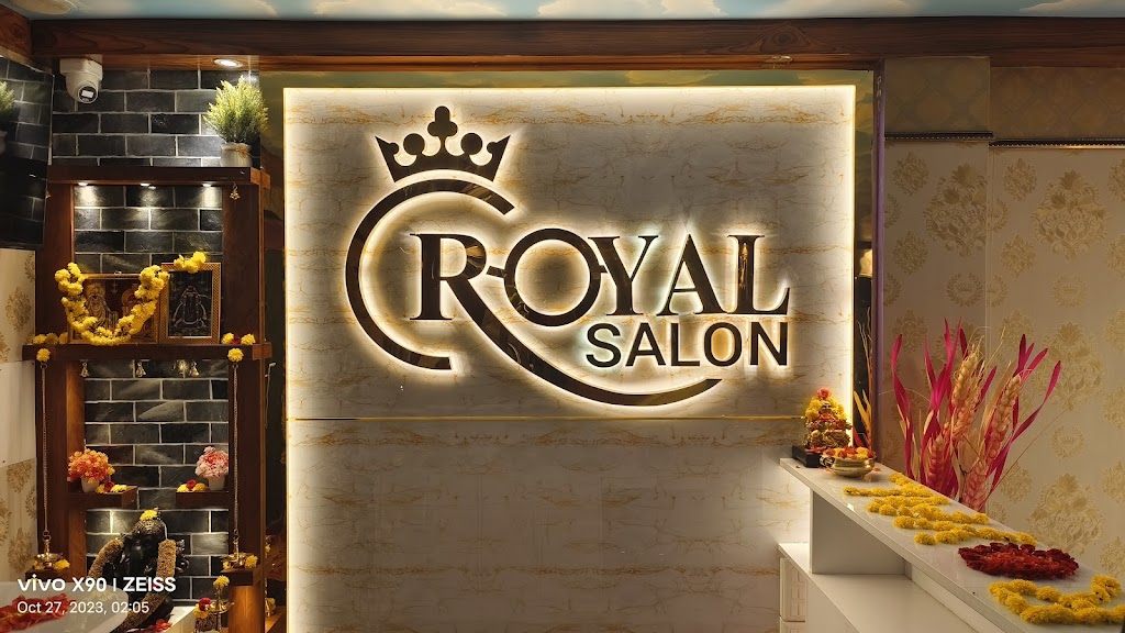 Royal Family Salon