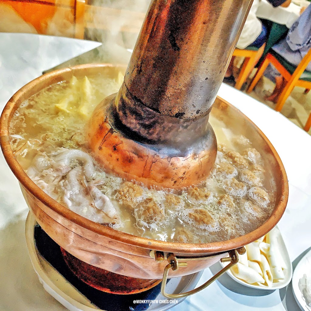 圍爐酸菜白肉火鍋 的照片