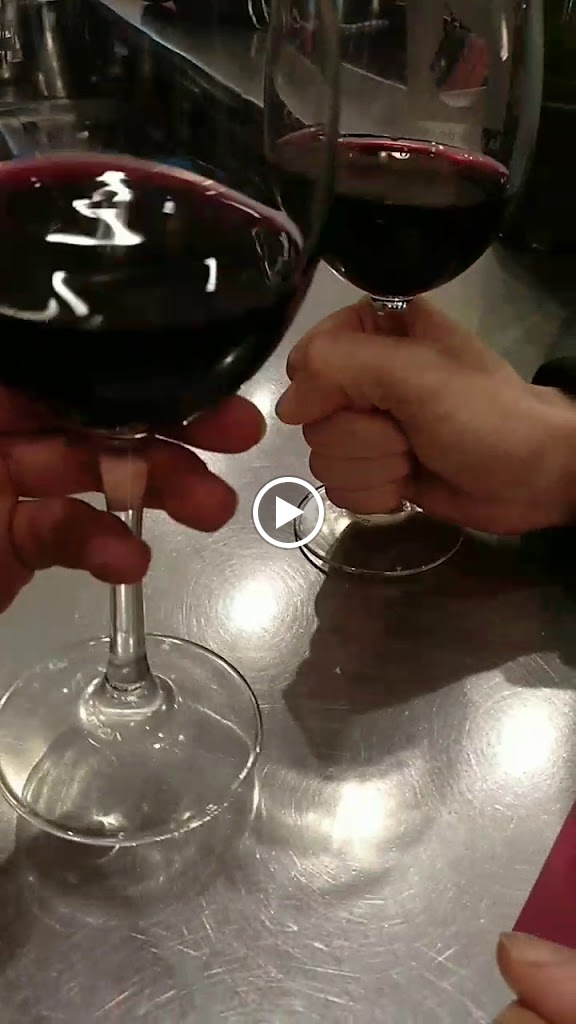 Bar La Gota de Vino — Videos