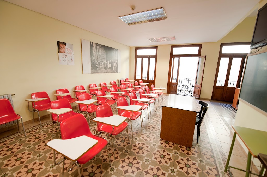 Asociacion Casa de los Obreros San Vte. Ferrer — Del propietario