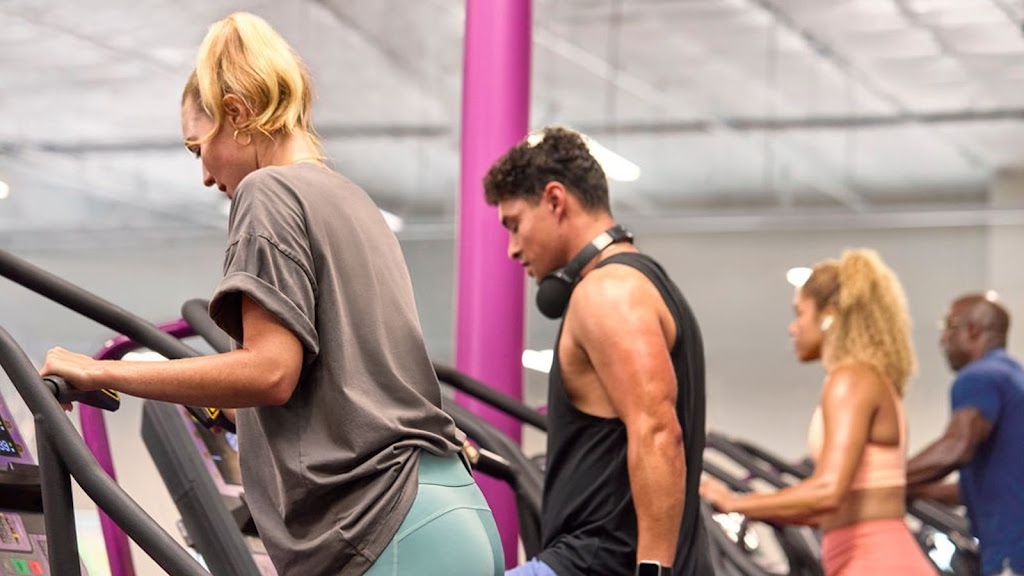  Planet fitness (Commerce Center)